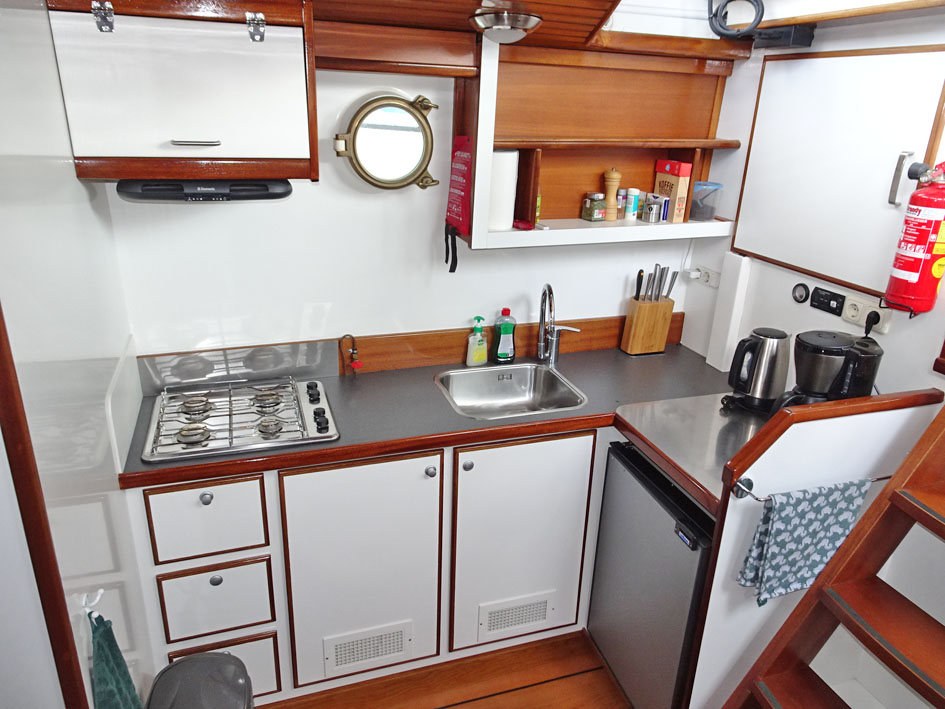 ex Patrouille vaartuig / Varend Woonschip 18.26 met UBC