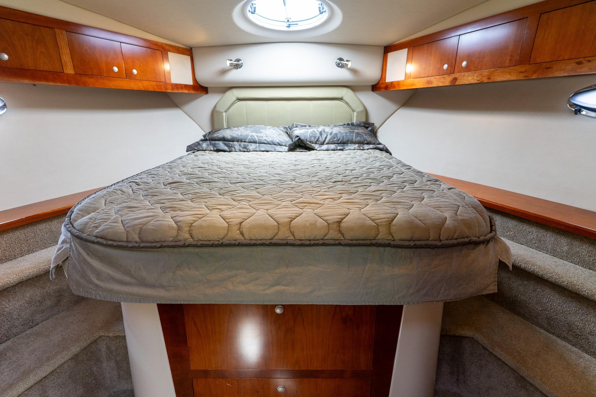 Cruisers Yachts 415 Express Motoryacht