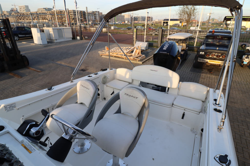 Trophy 2203 Center Console