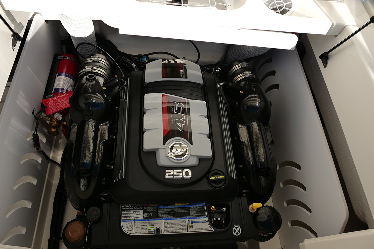 Sea Ray SPX 230