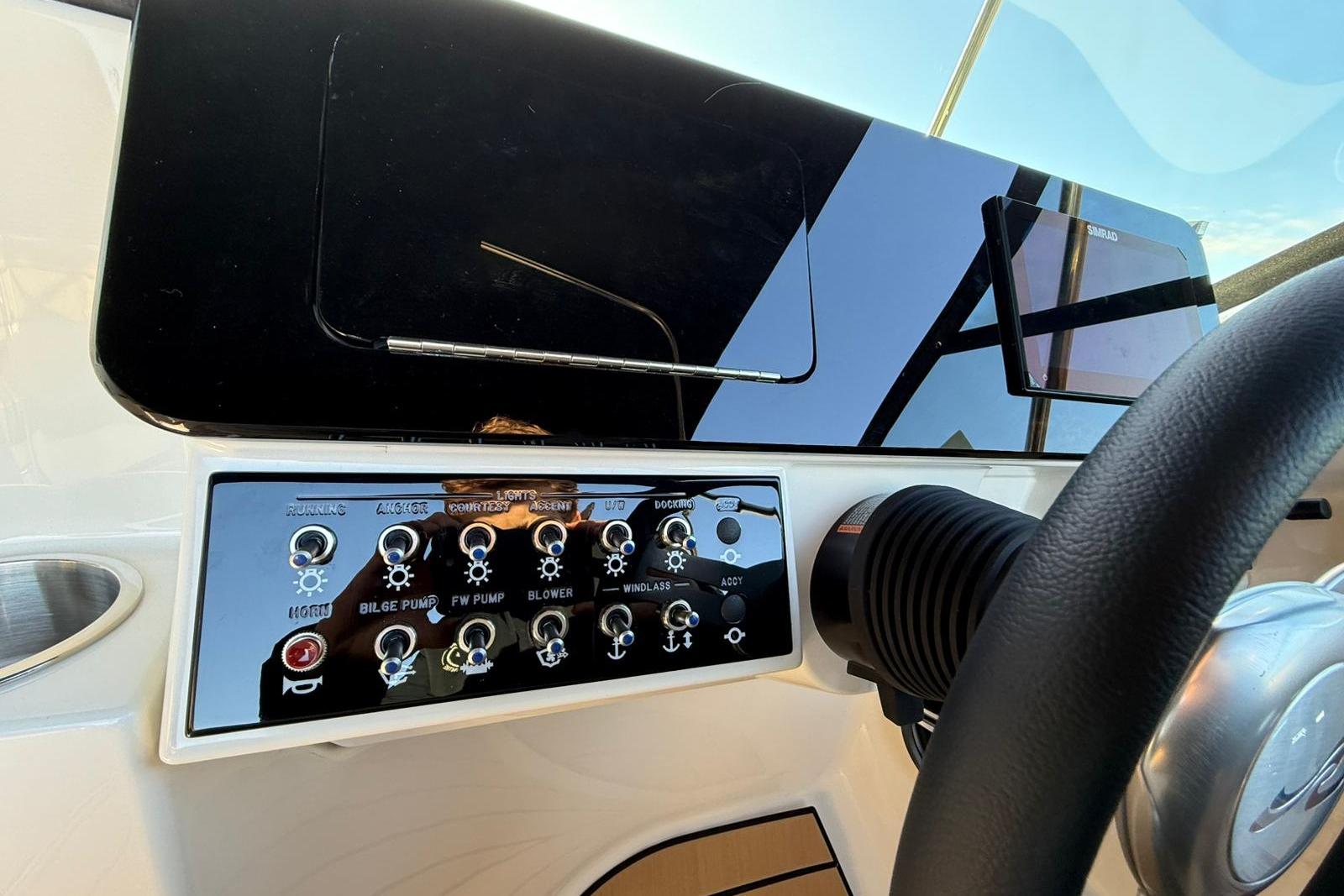 Sea Ray SDX 230