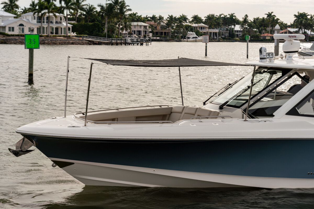 Boston Whaler 380 Realm