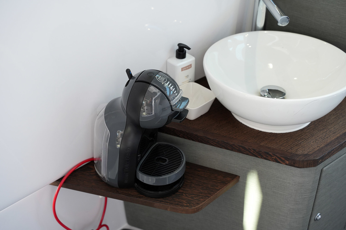 Axopar 37 XC Cross Cabin Mediterrana Edition