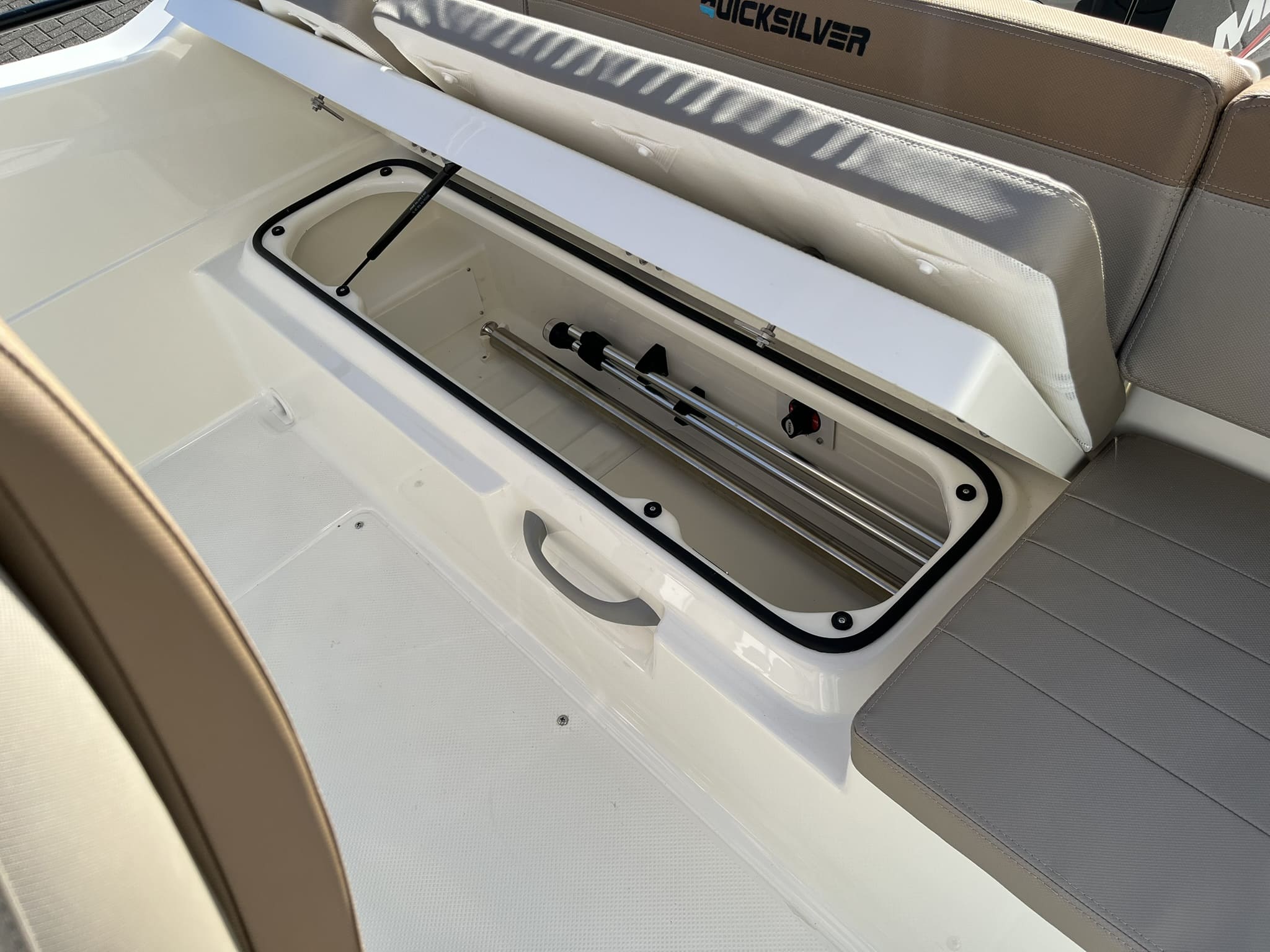 Quicksilver 555 Open