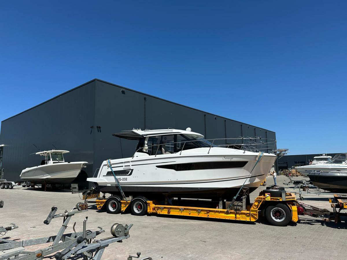 Jeanneau Merry Fisher 895 offshore met Joystick Suzuki Electric steer by wire Stuursysteem