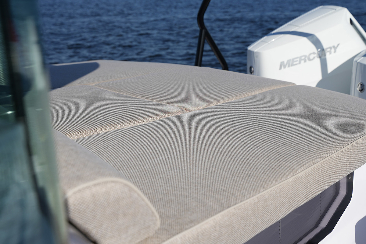 Axopar 37 XC Cross Cabin Mediterrana Edition