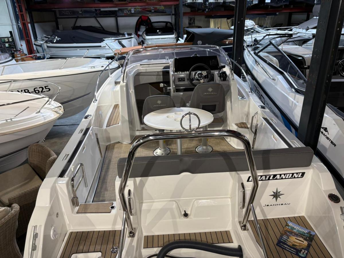 Jeanneau Cap Camarat 6.5 Walk around