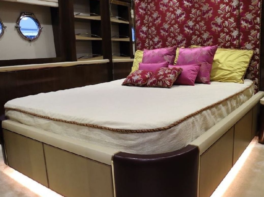 MonteCarlo Yacht 86 Flybridge