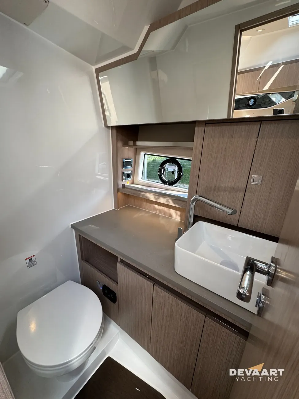 Sealine S335