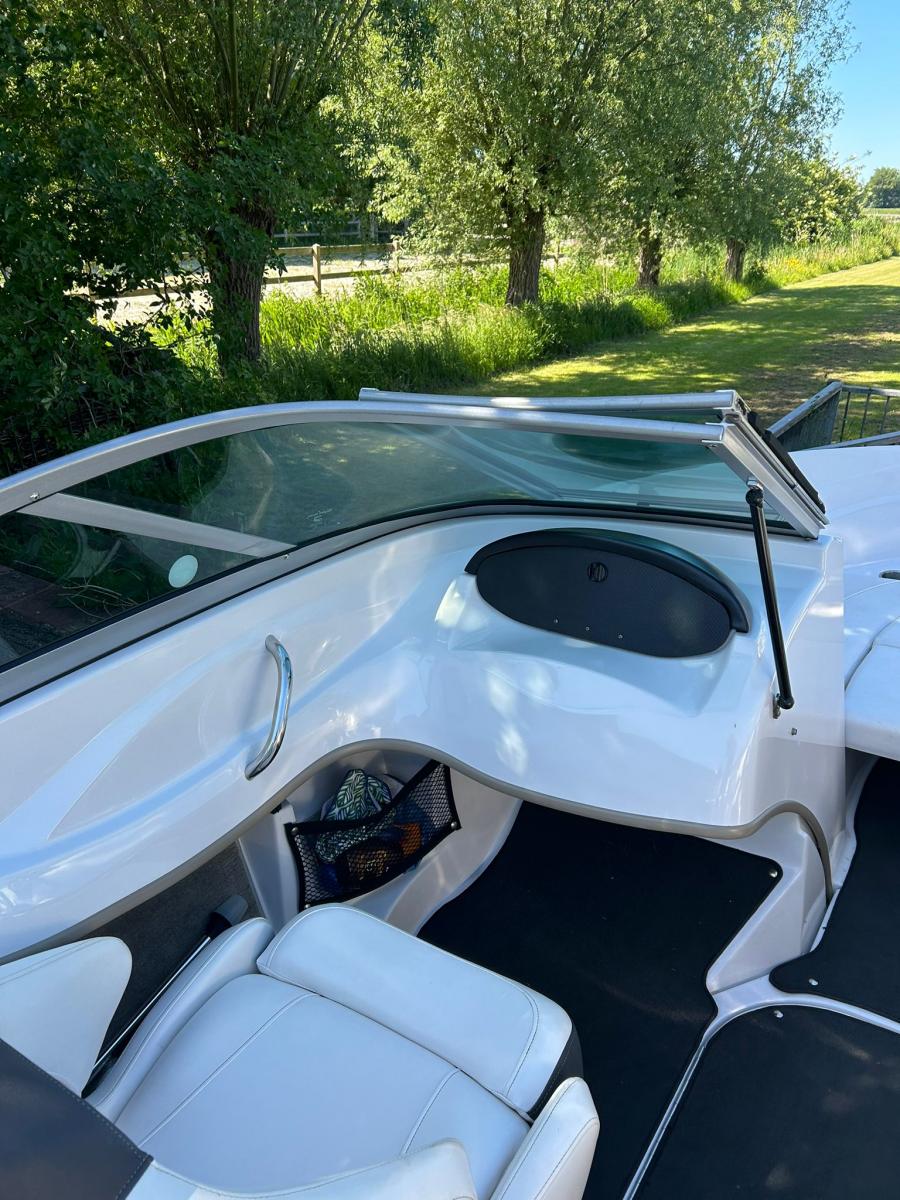 Four Winns H180 outboard