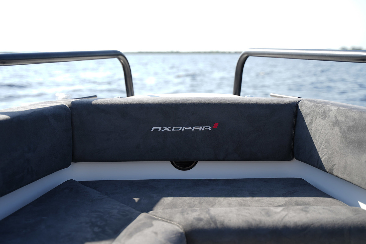 Axopar 28 Cabin