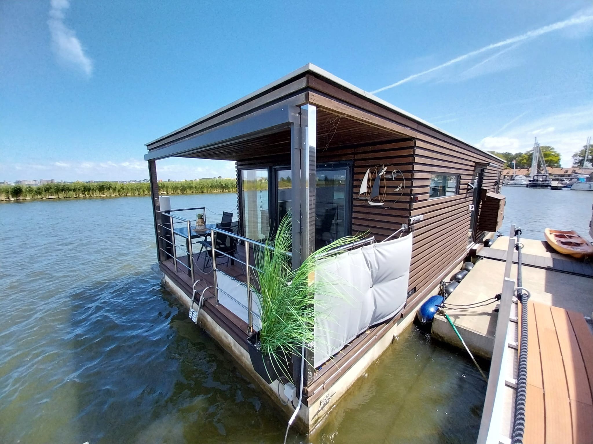 HT4 Houseboat Lelystad Ligplaats