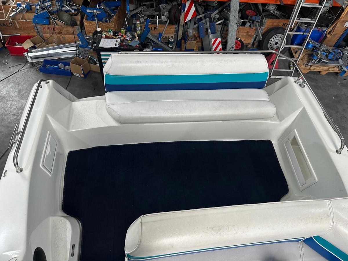 Rinker 260 FIESTA FEE