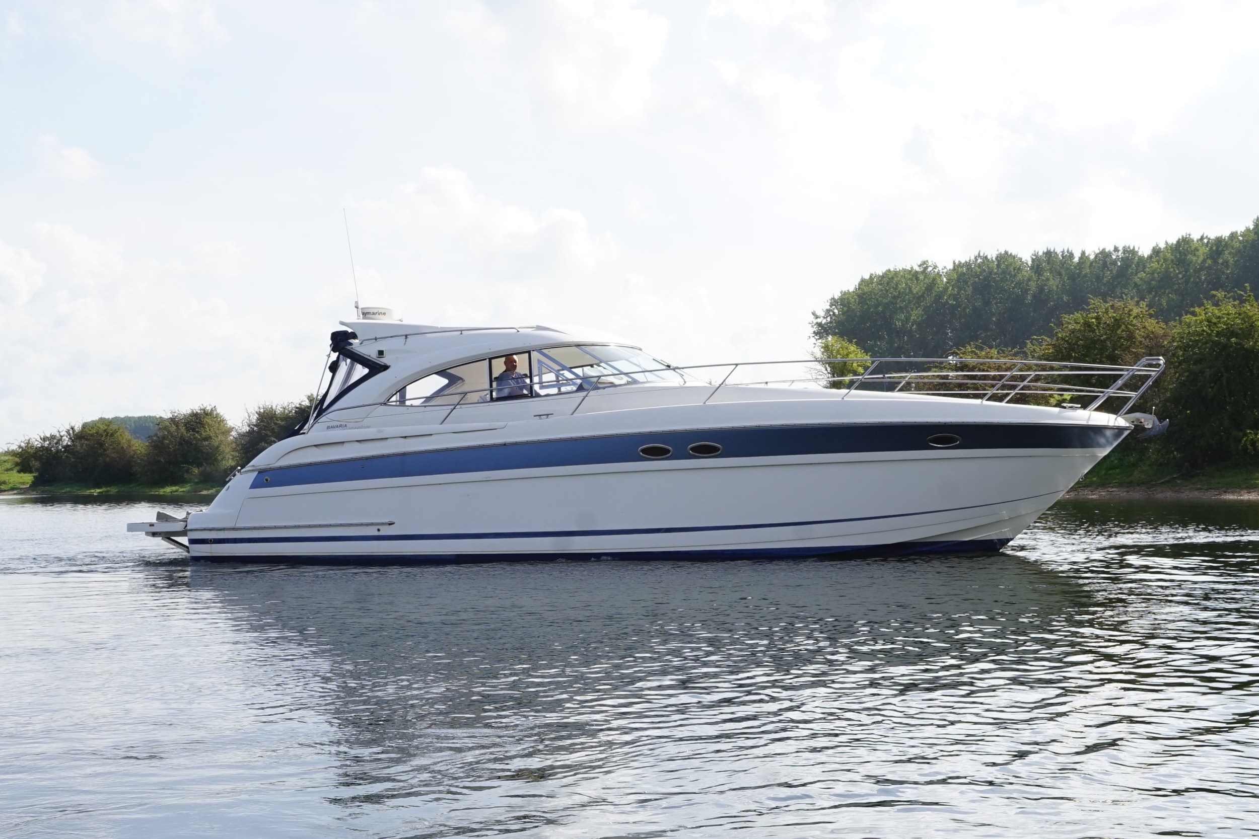 Bavaria 42 HT Sport IPS-500 - hydraulic platform