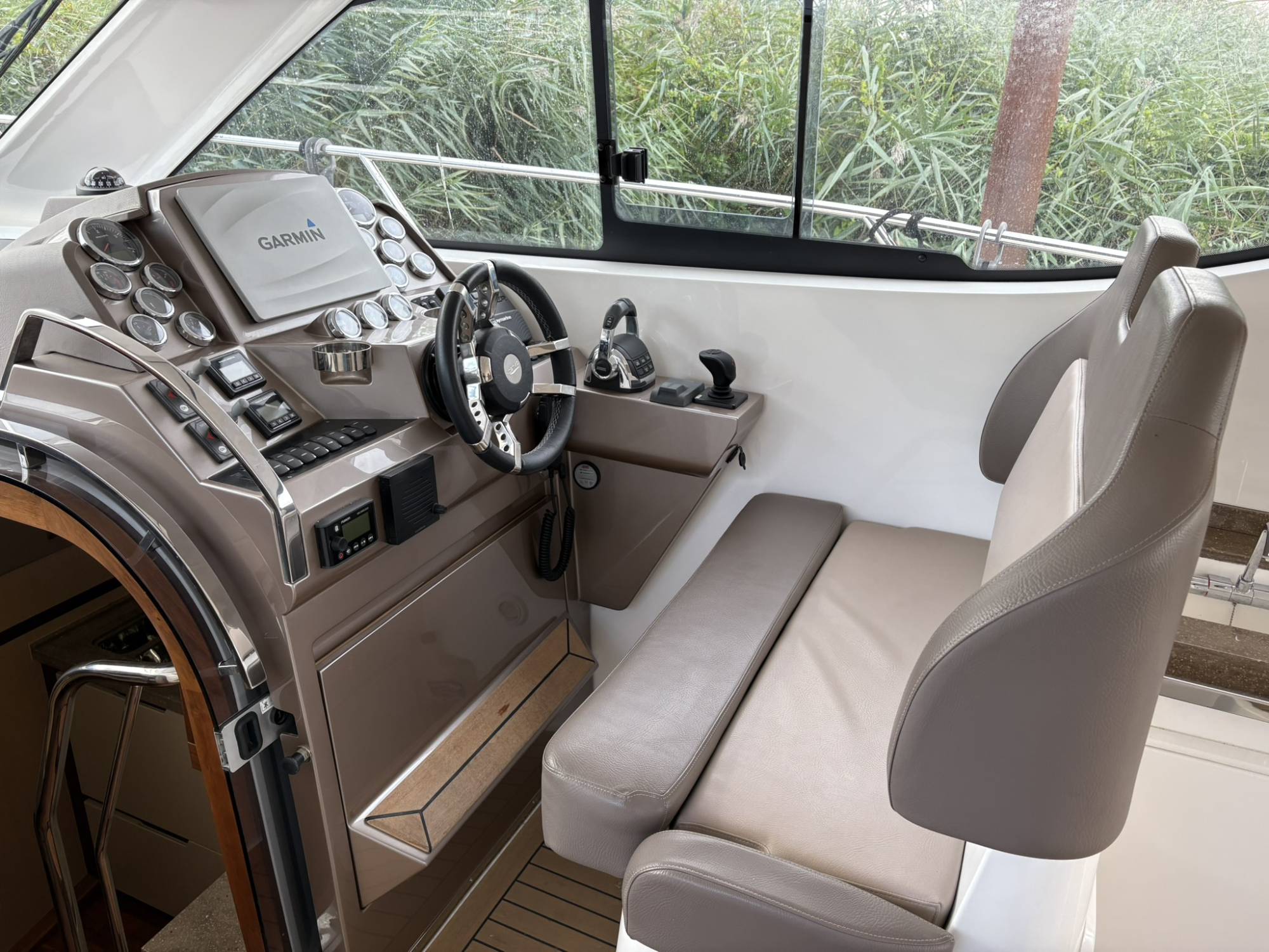 Galeon Yachts Galeon 405 HTL met 2x Volvo Penta D4 260 pk