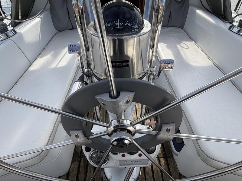 Catalina 320