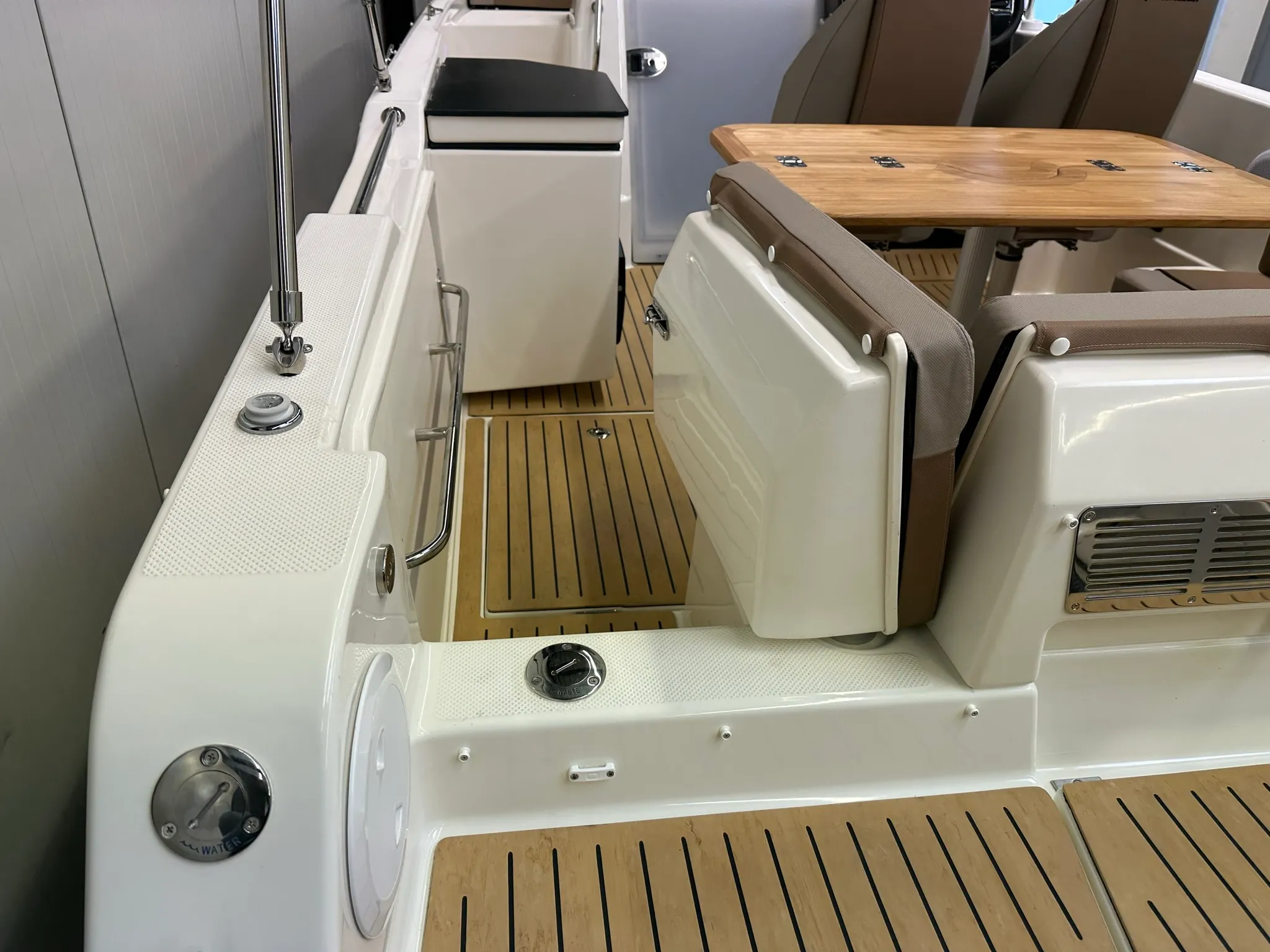 Quicksilver 755 Sundeck