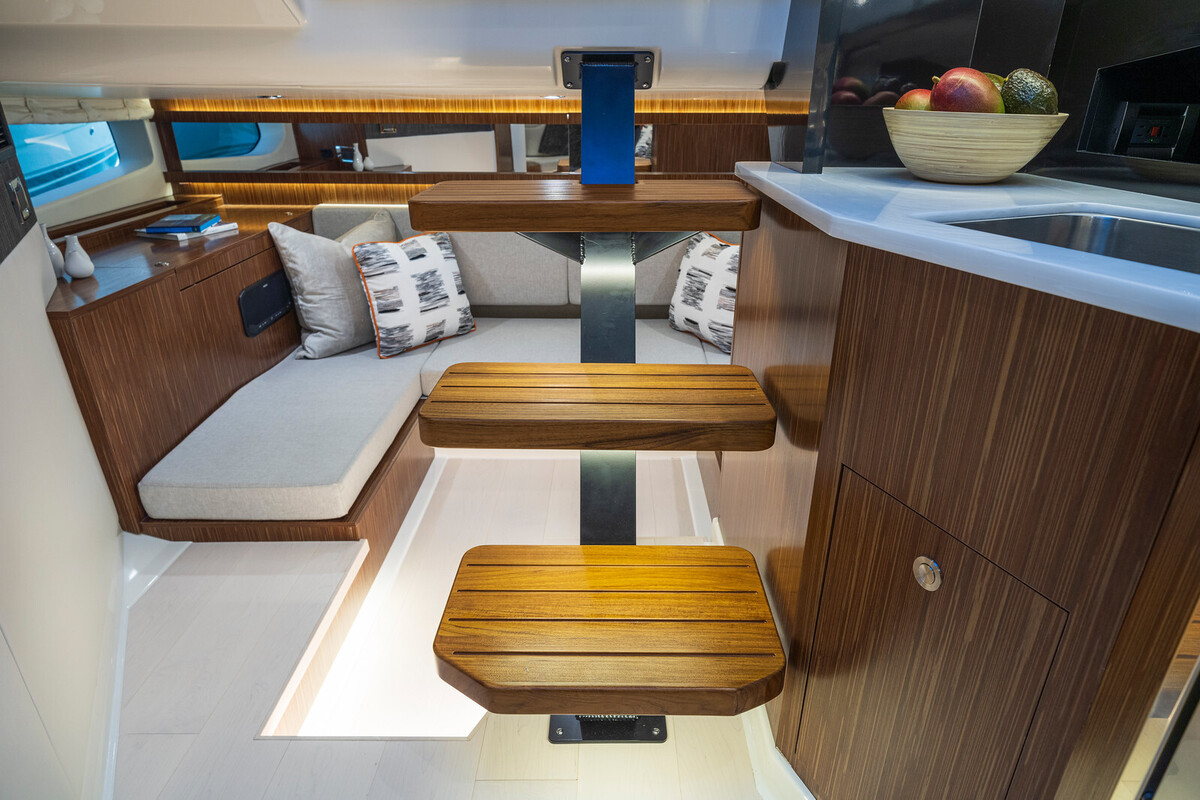 Sea Ray Sundancer 370