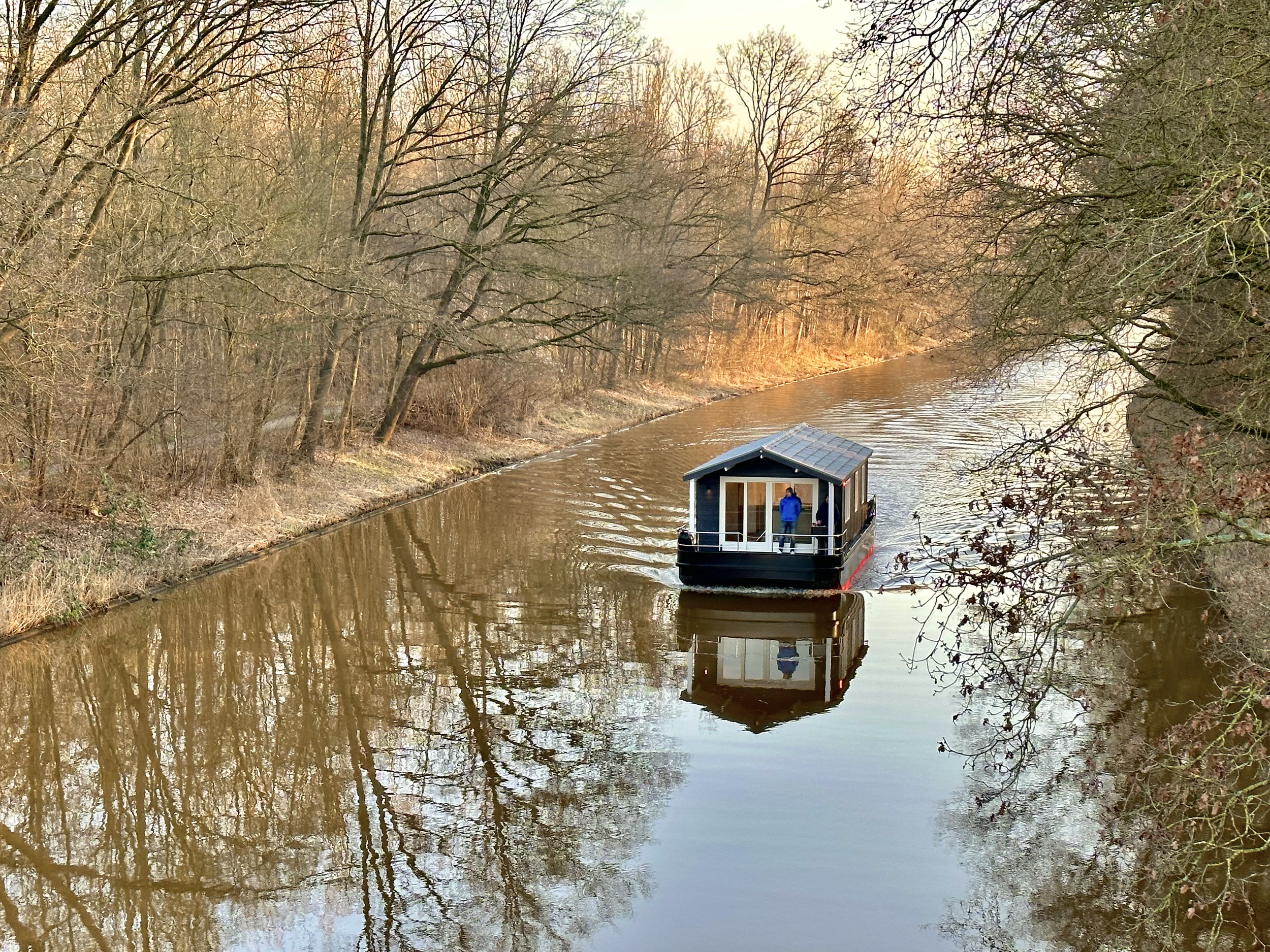 HOMESHIP Houseboat In AMSTERDAM -ZUID VaarChalet 1250D Luxe Goed Varende Houseboat