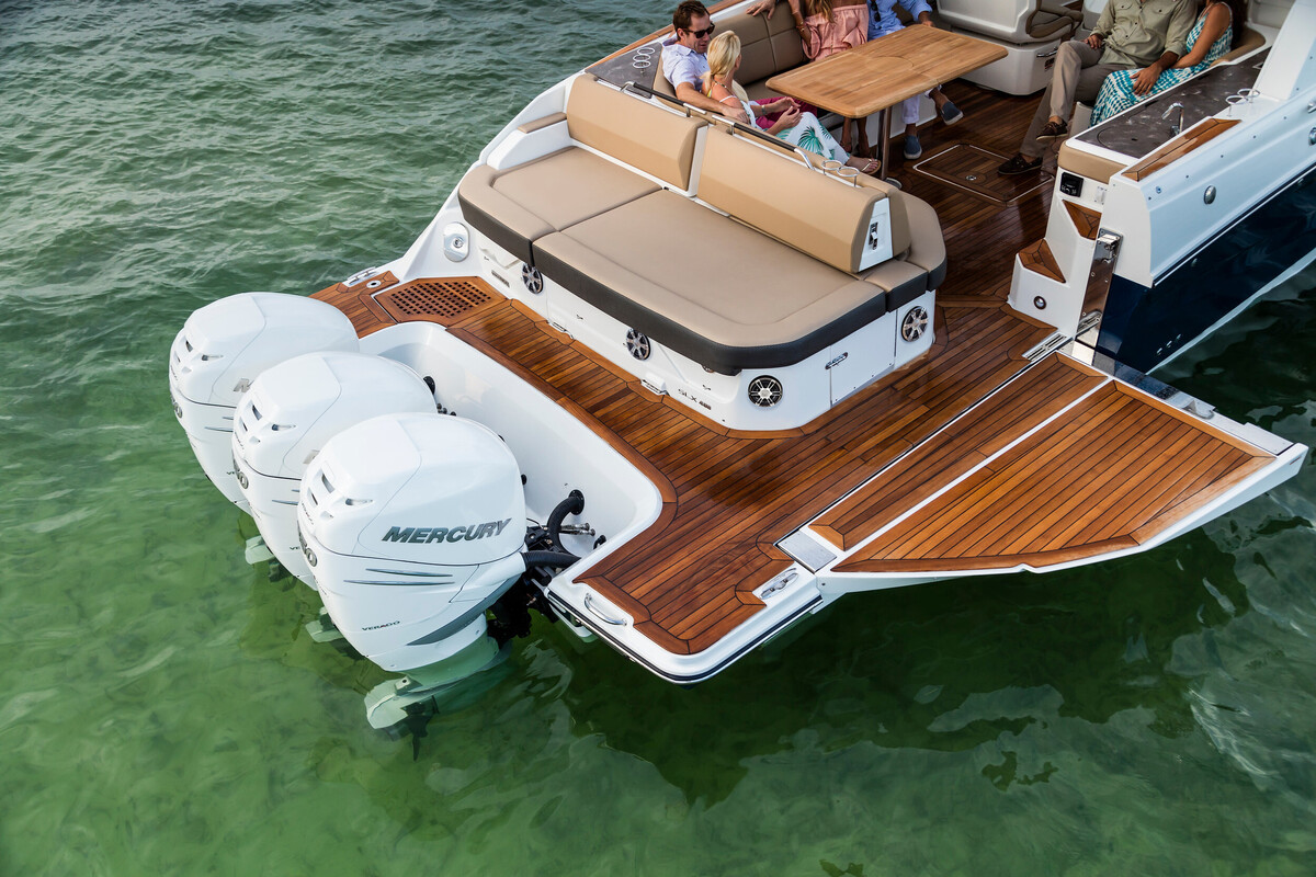 Sea Ray SLX 400 Outboard