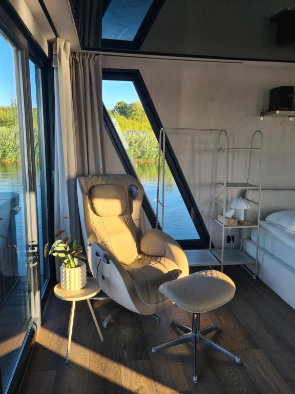 Solstar Houseboat Basic 11-4,2