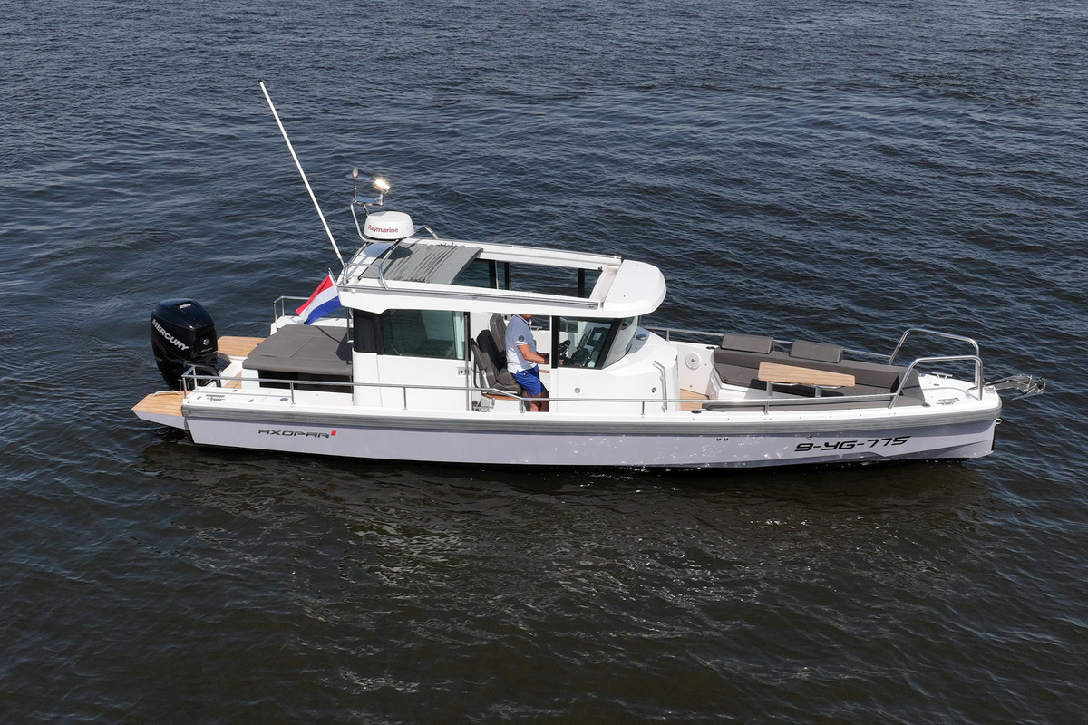 Axopar 28 Cabin
