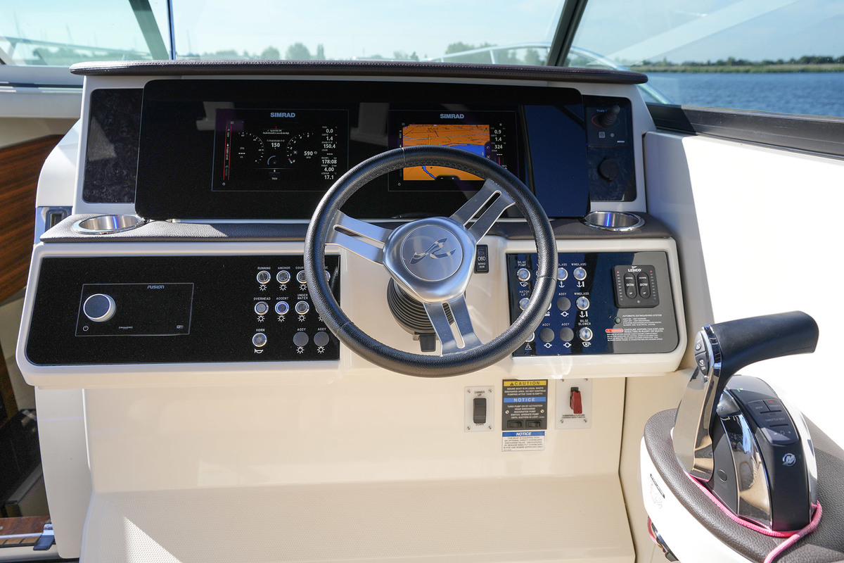 Sea Ray Sundancer 290