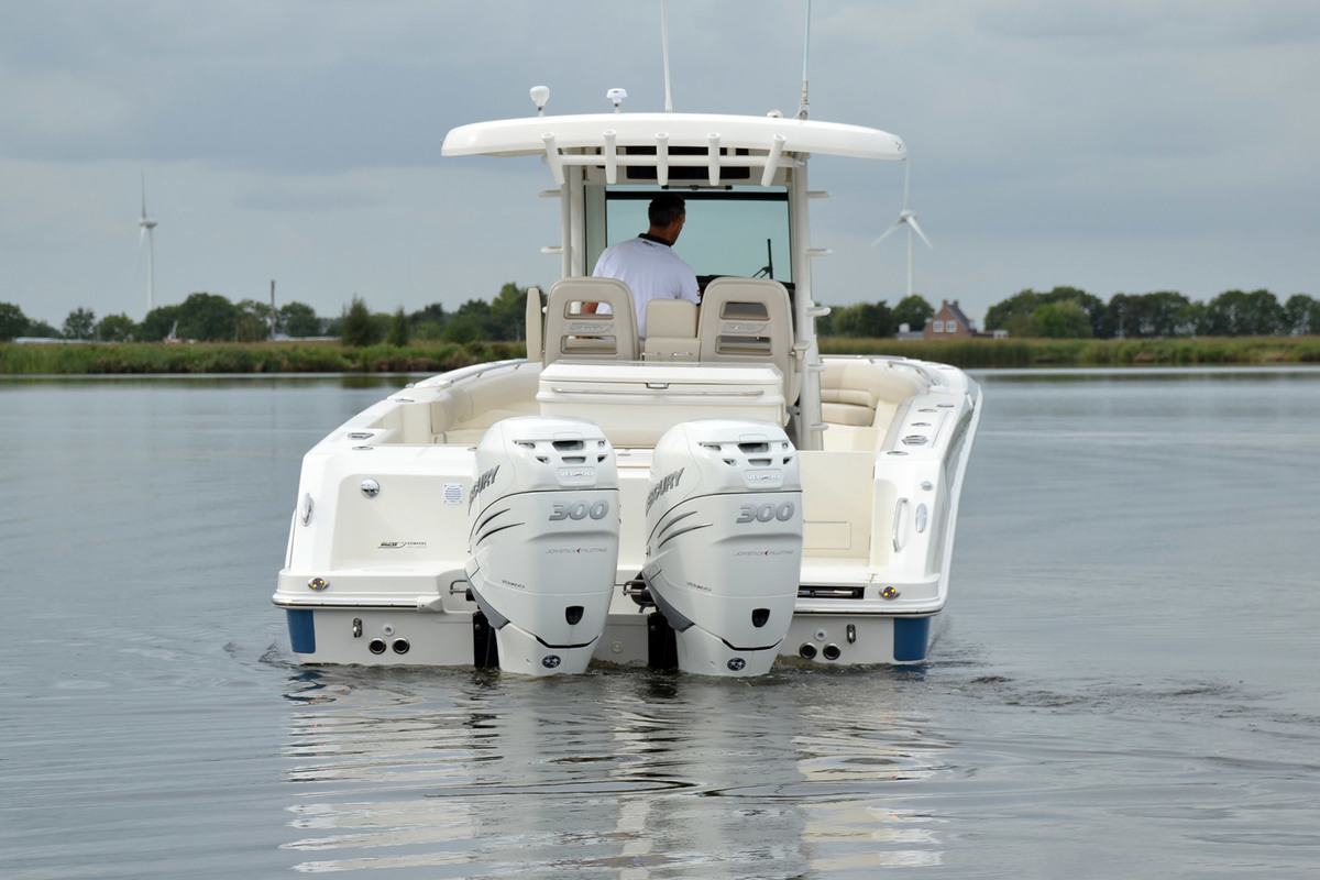 Boston Whaler 330 Outrage