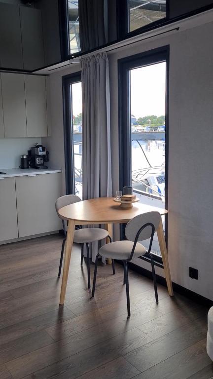 Solstar Houseboat Basic 11-4,2