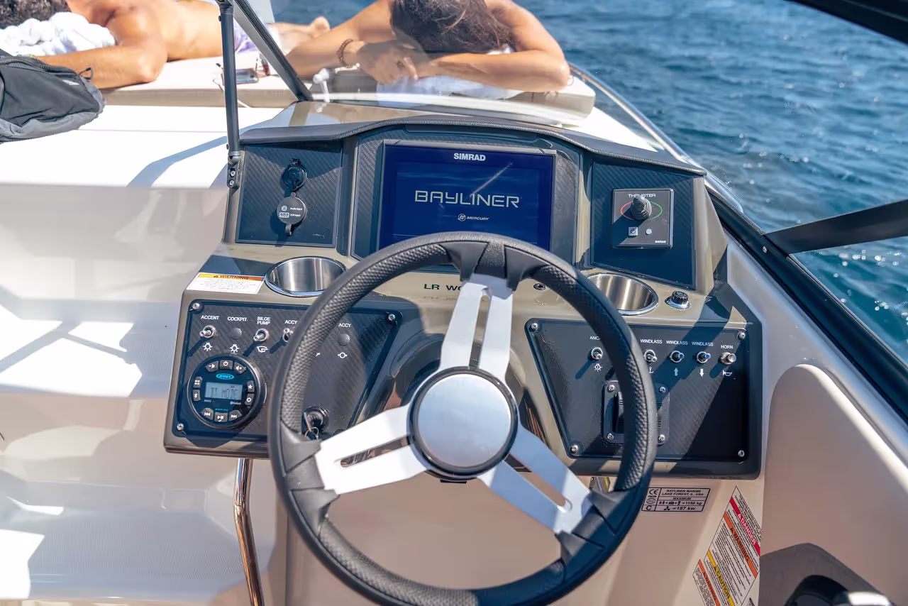 Bayliner VR6 Cuddy