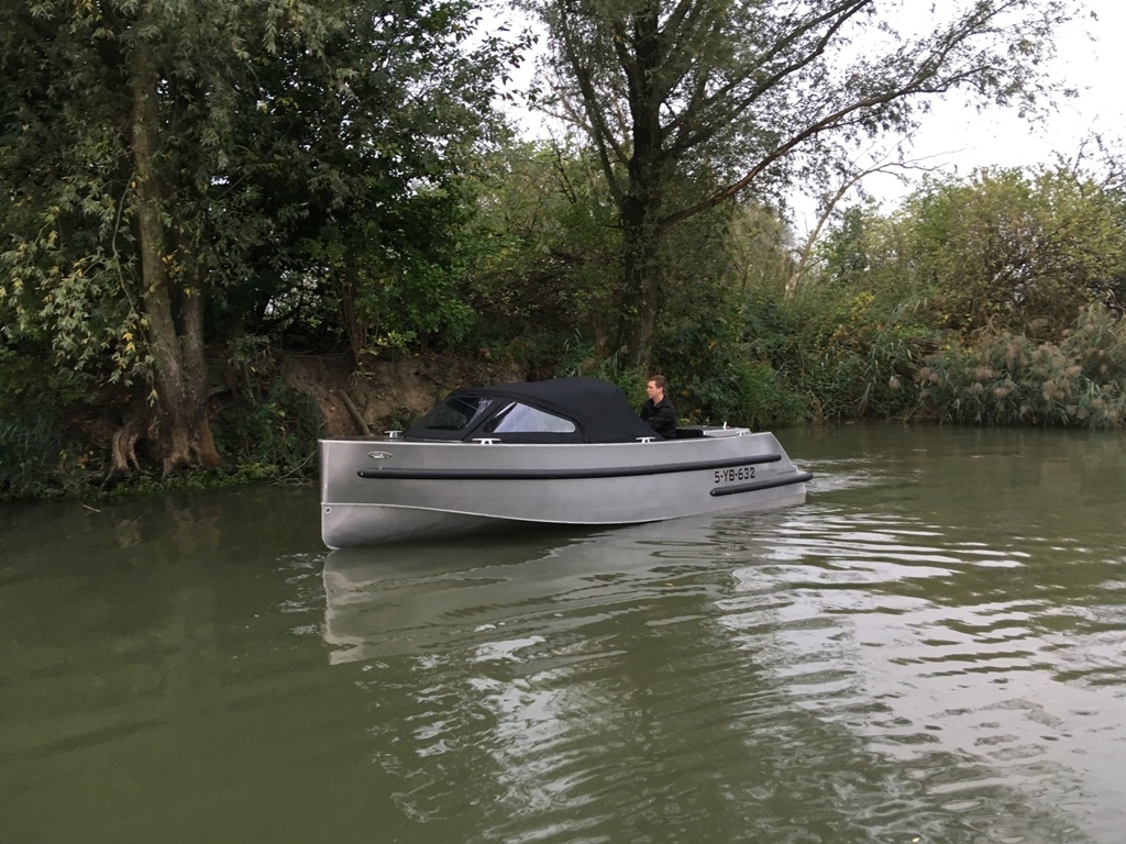 Van Vossen VanVossen Tender 600 (sport)