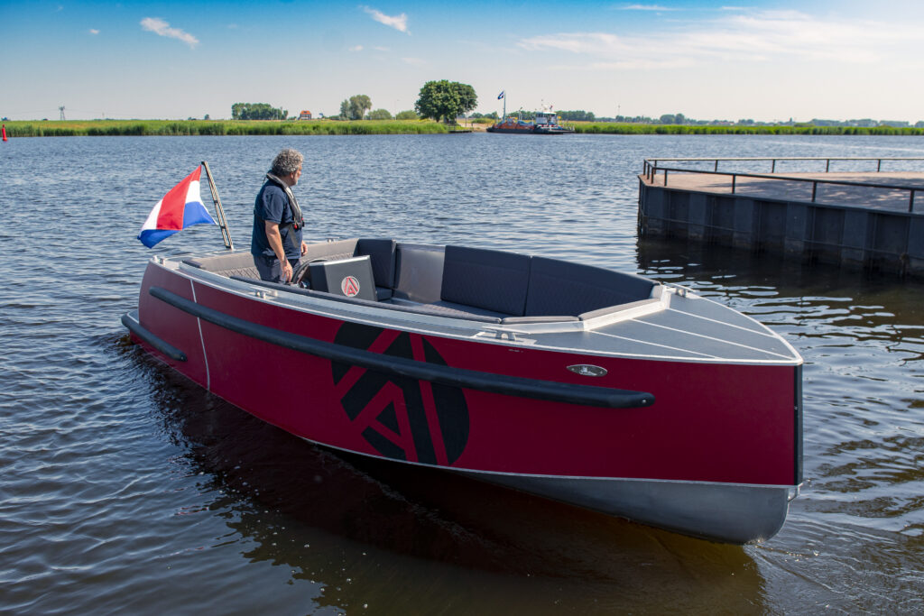 AluShip TNDR 670