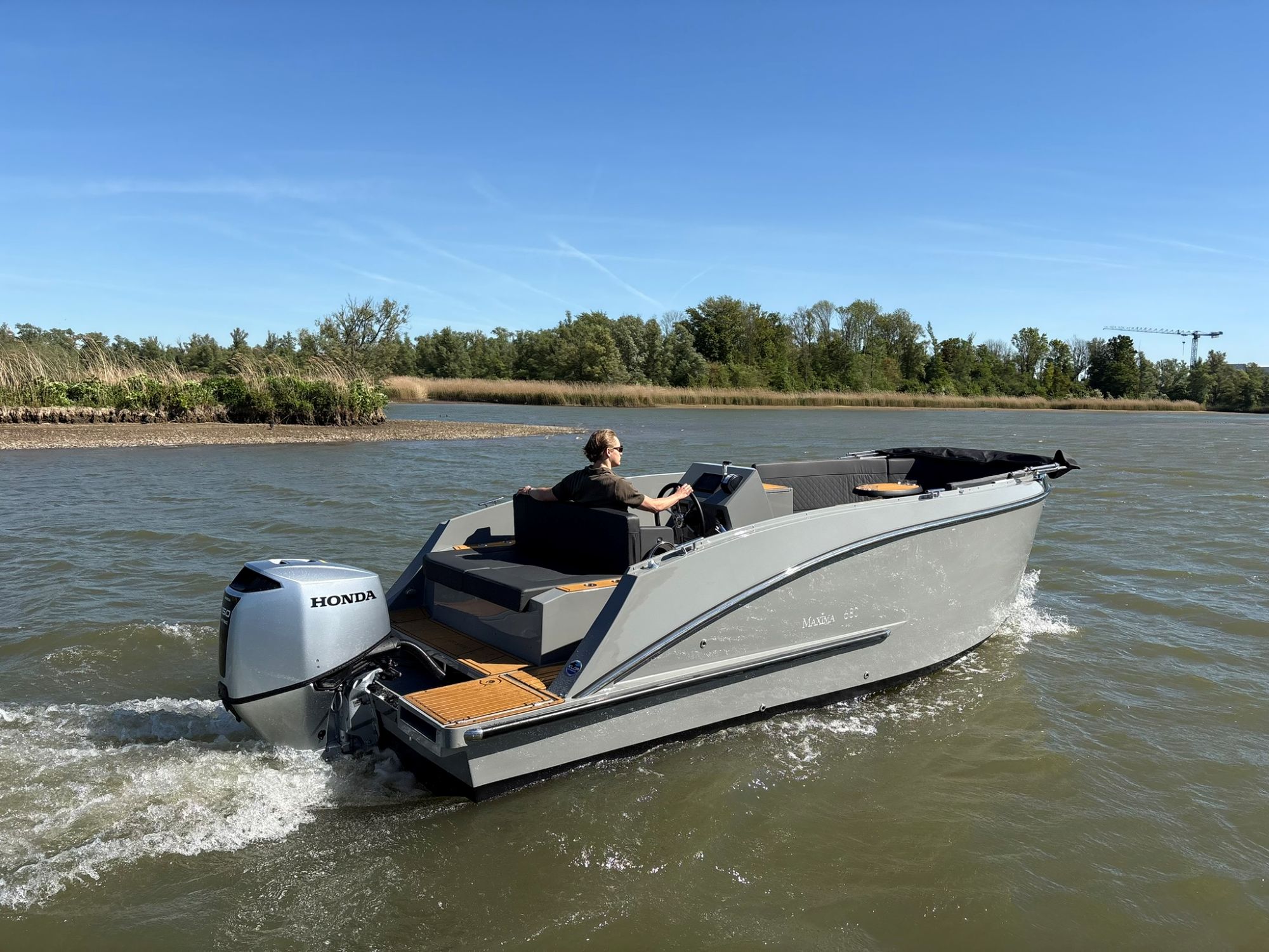 Maxima Boats 680 Sport Lounge