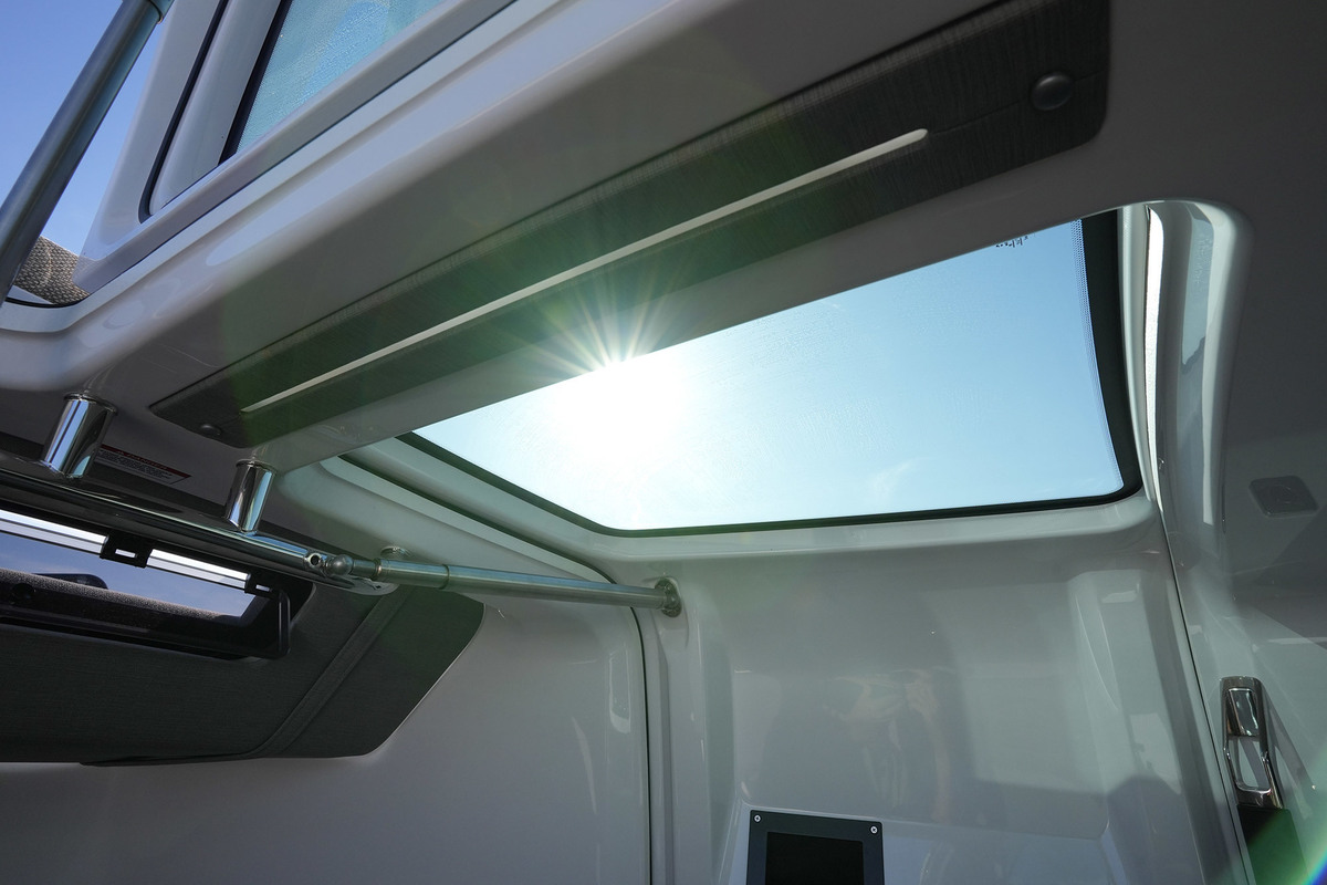 Axopar 37 XC Cross Cabin Mediterrana Edition