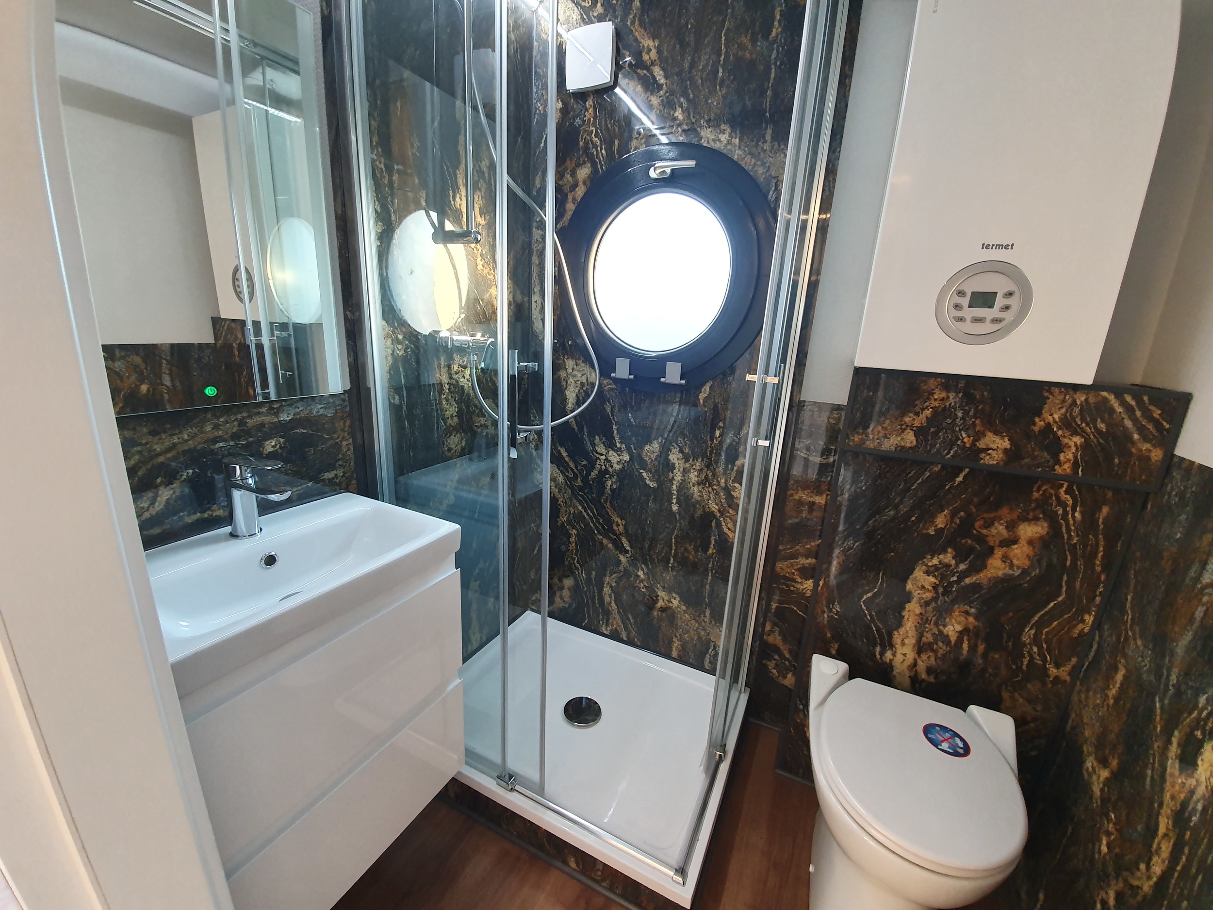 La Mare Houseboat Apartboat L - Vaarklaar - Met Verhuur