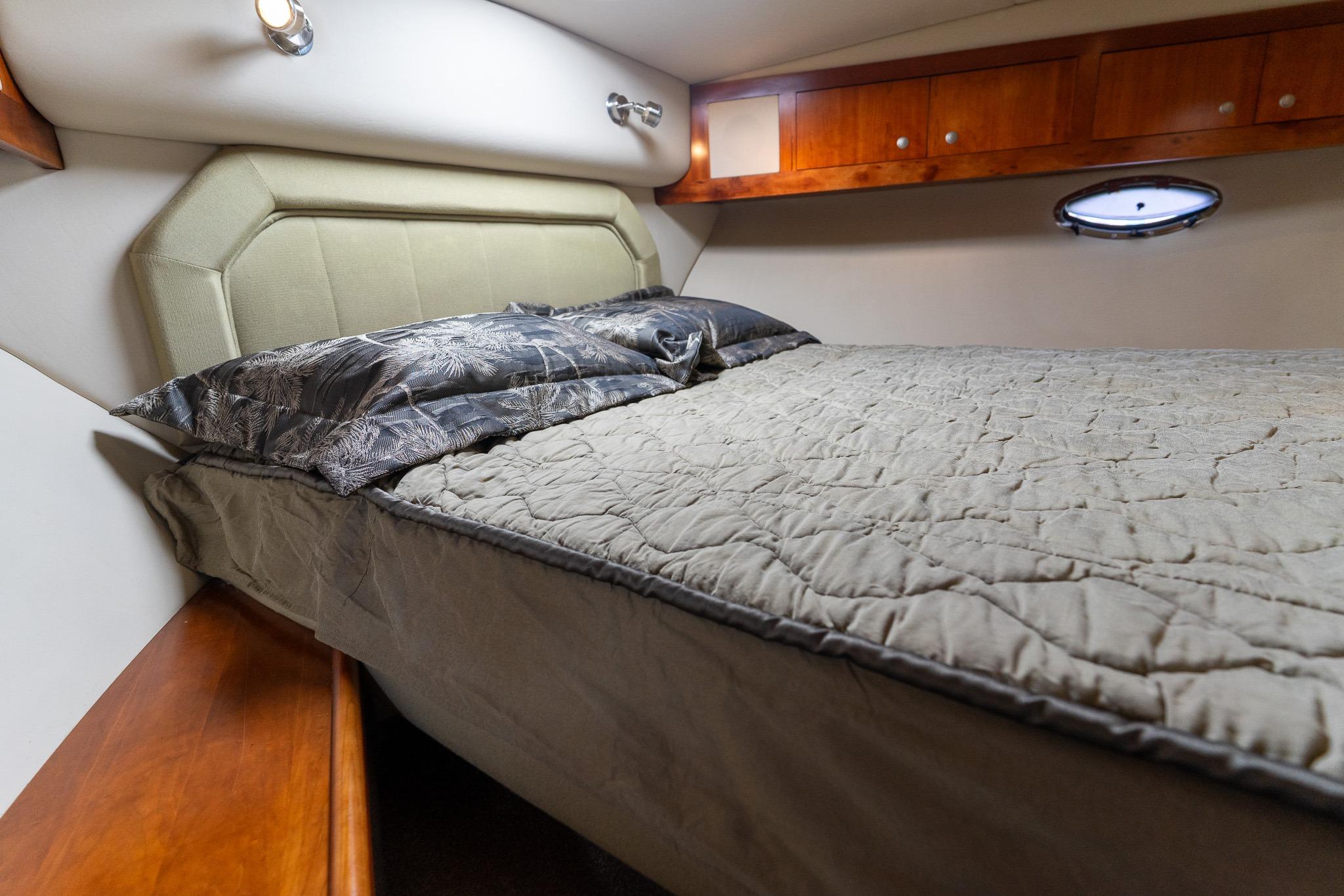 Cruisers Yachts 415 Express Motoryacht