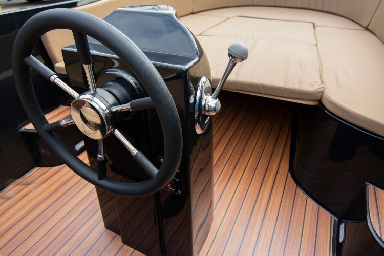 Lago Amore 570 Tender