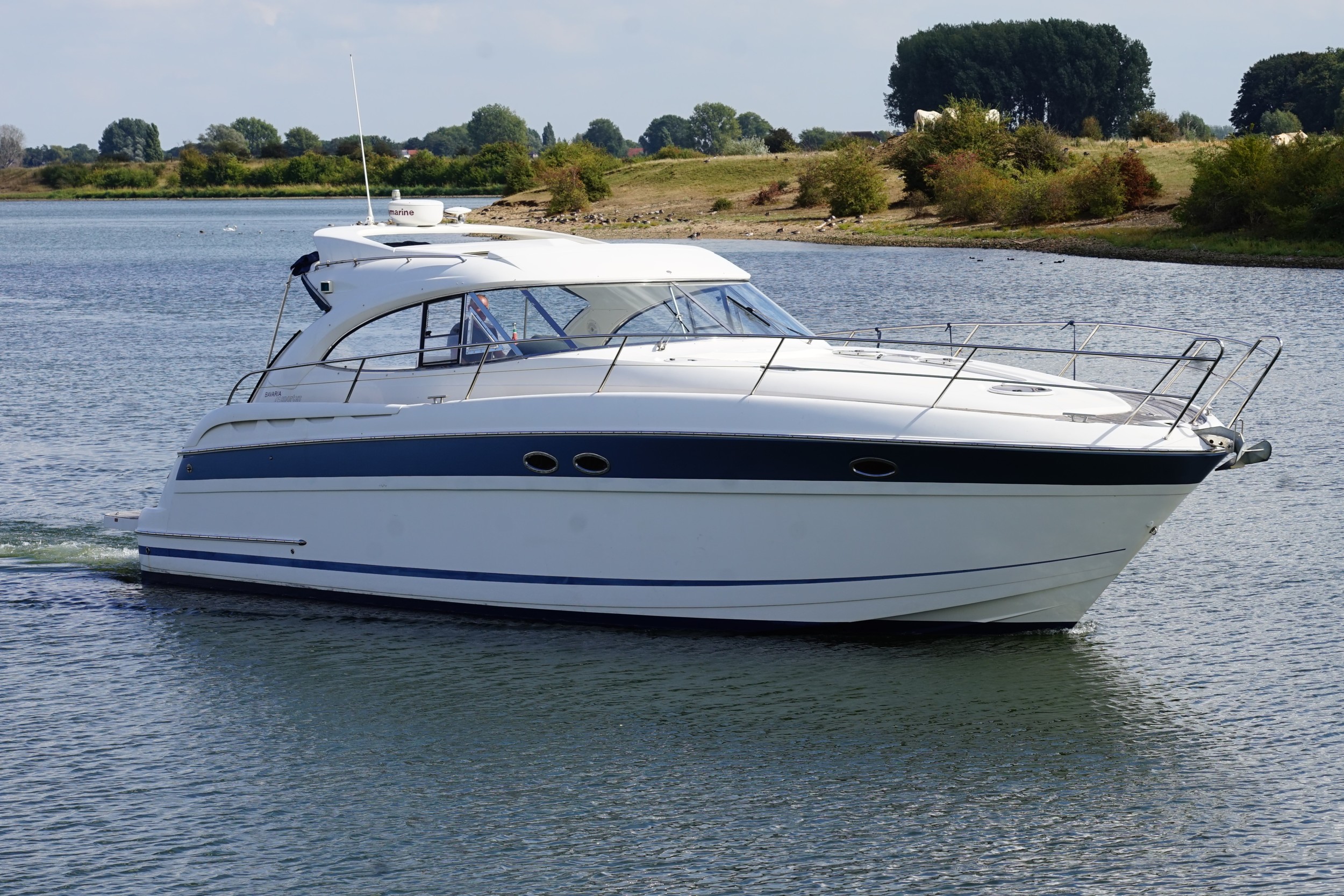 Bavaria 42 HT Sport IPS-500 - hydraulic platform