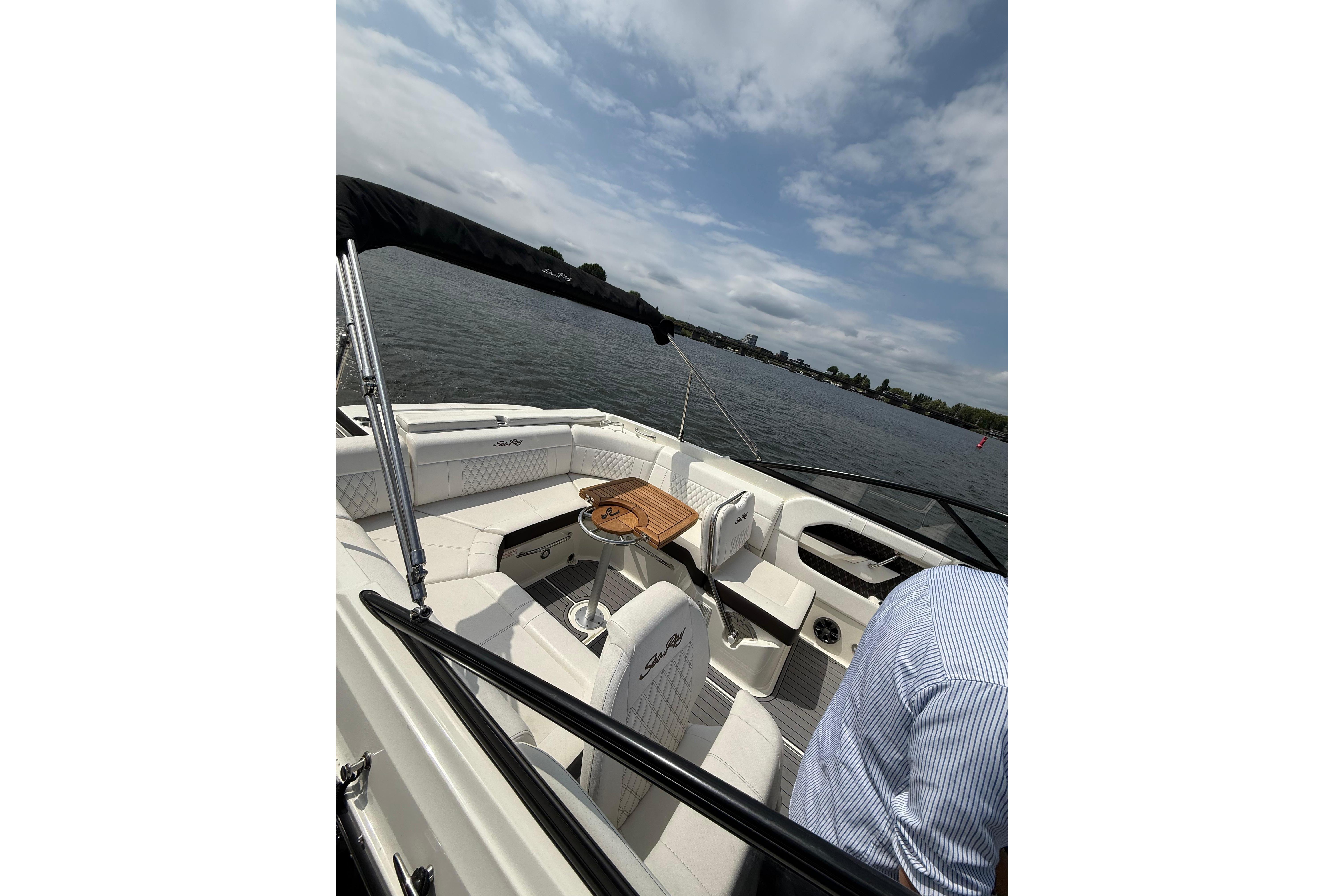 Sea Ray SLX 250