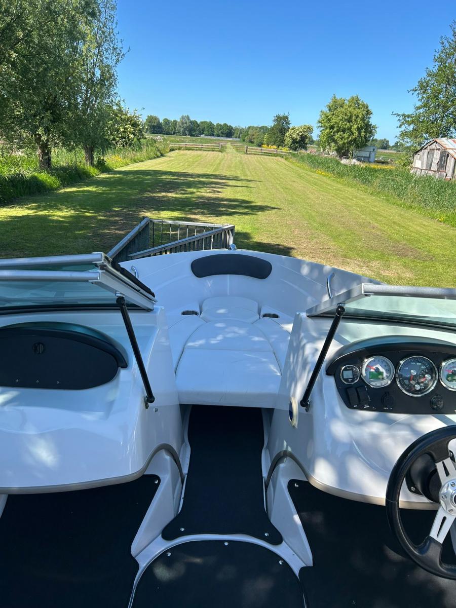 Four Winns H180 outboard