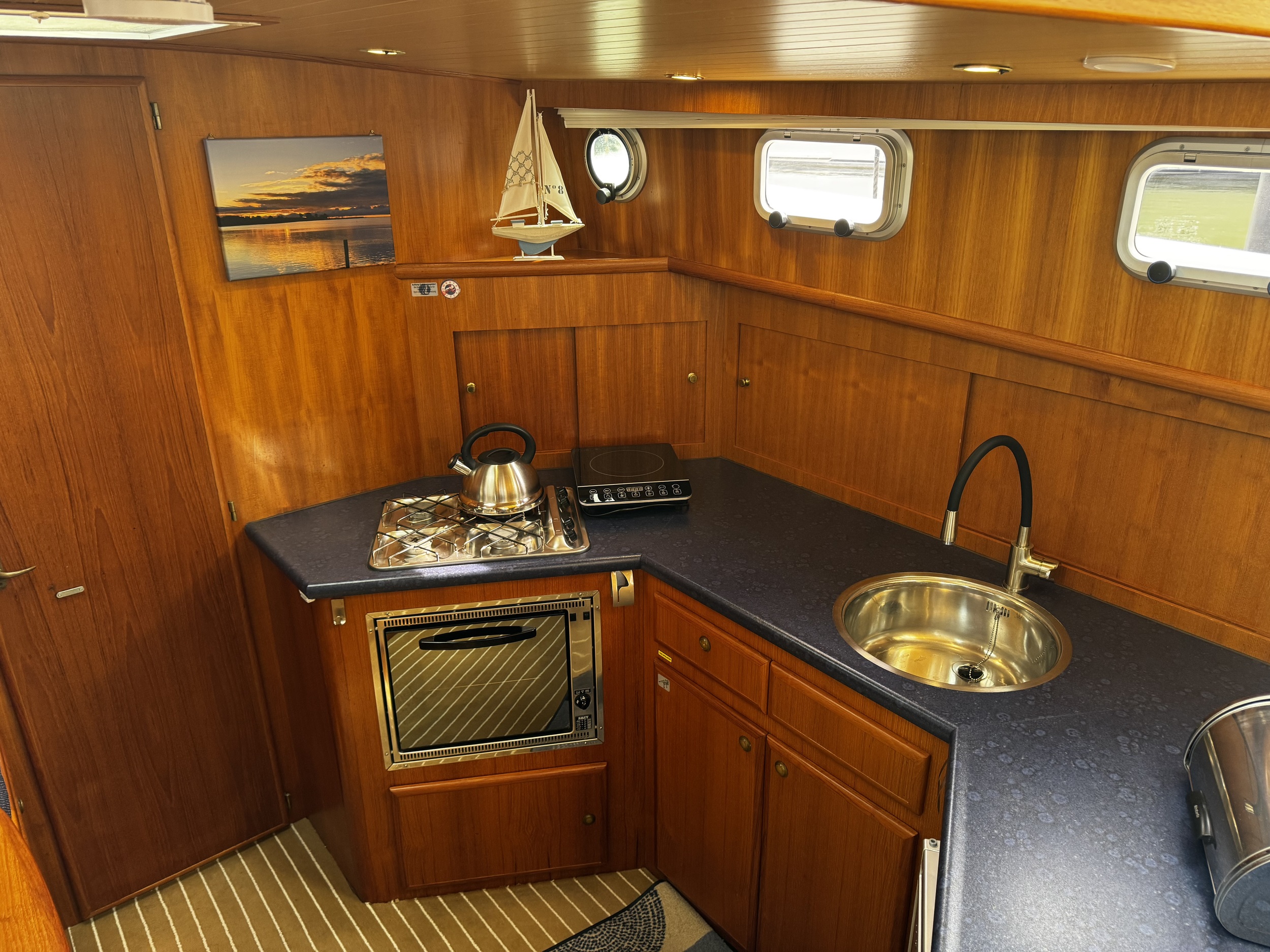 Aquanaut Drifter Trawler 1250 AK