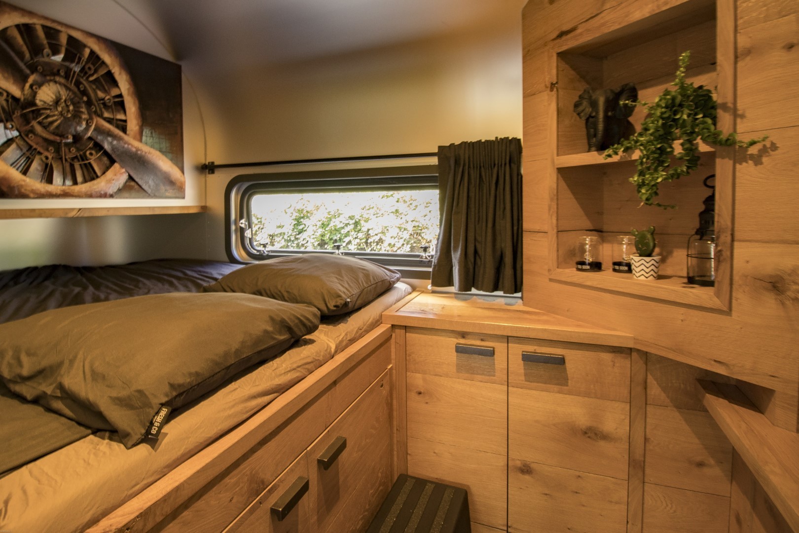The Coon 1000 Houseboat