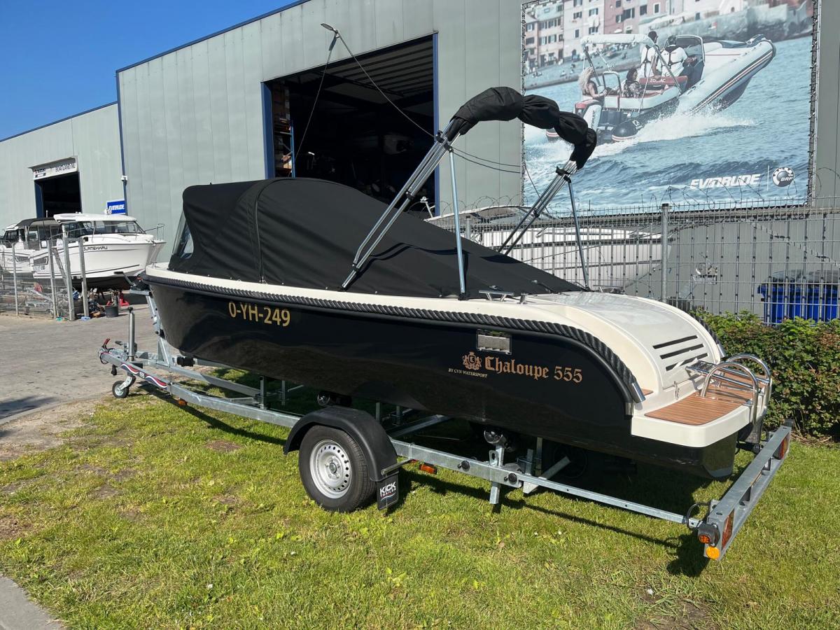 Chaloupe 555