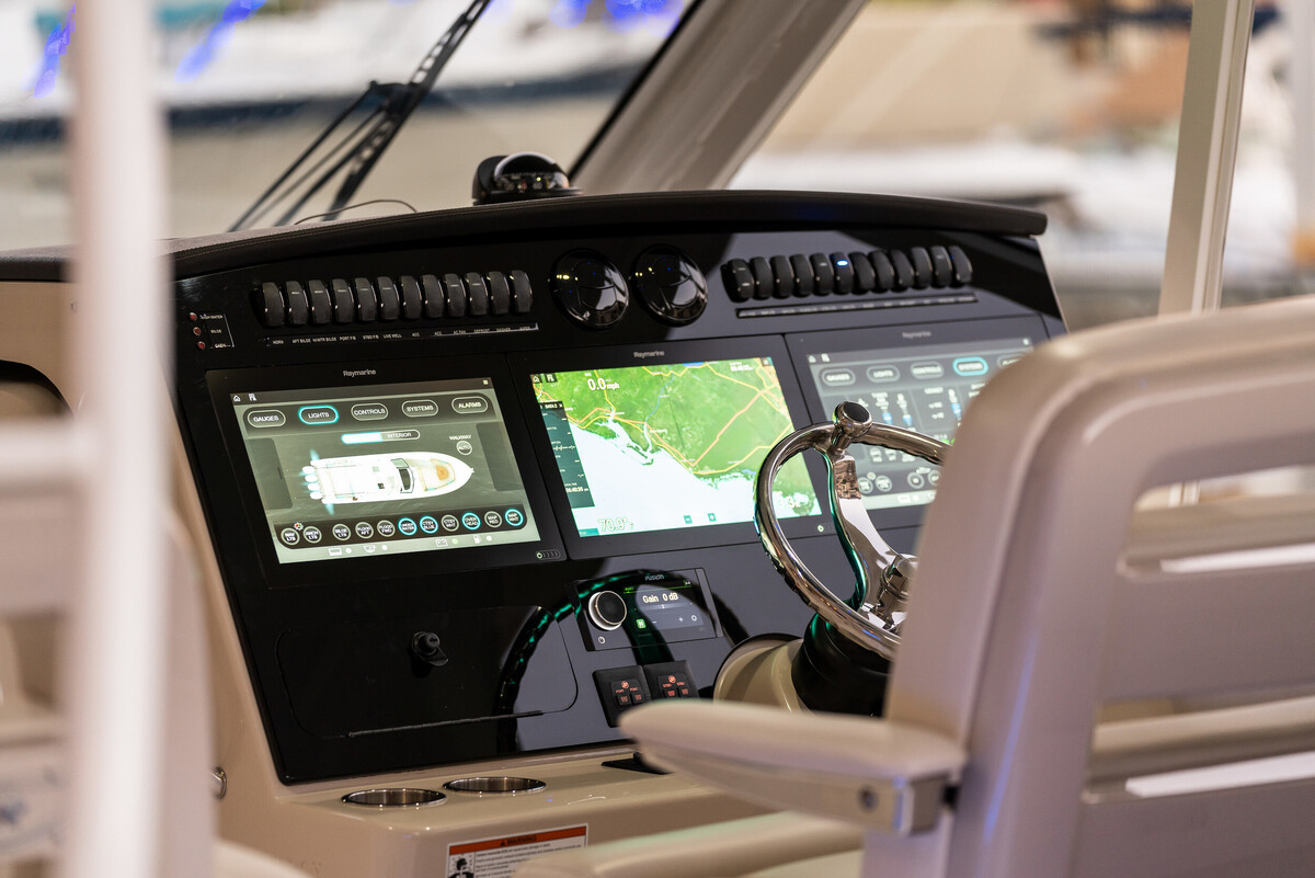 Boston Whaler 380 Realm