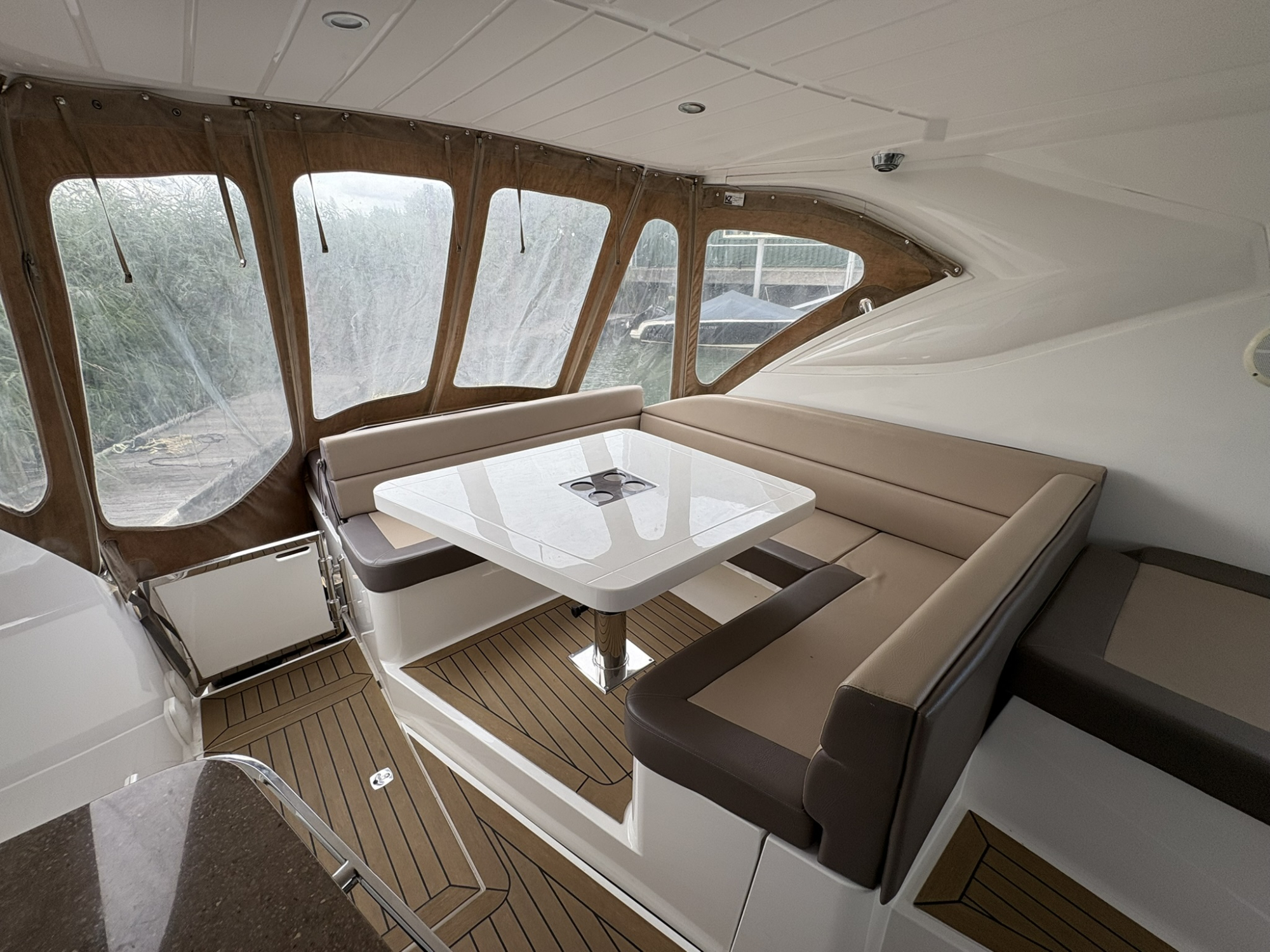 Galeon Yachts Galeon 405 HTL met 2x Volvo Penta D4 260 pk