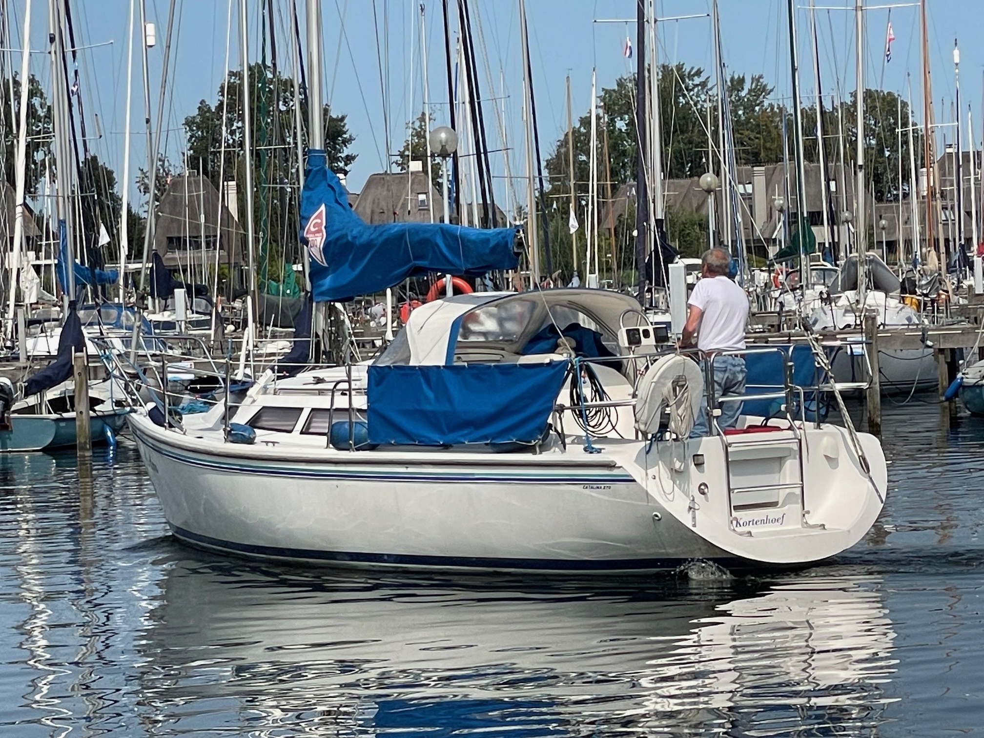 Catalina 270