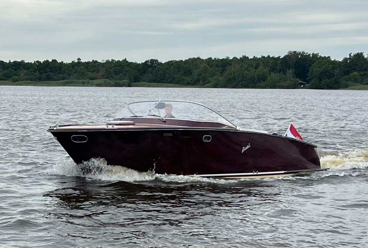Boesch 850 Runabout Deluxe