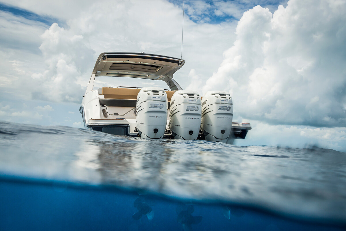 Sea Ray SLX 400 Outboard