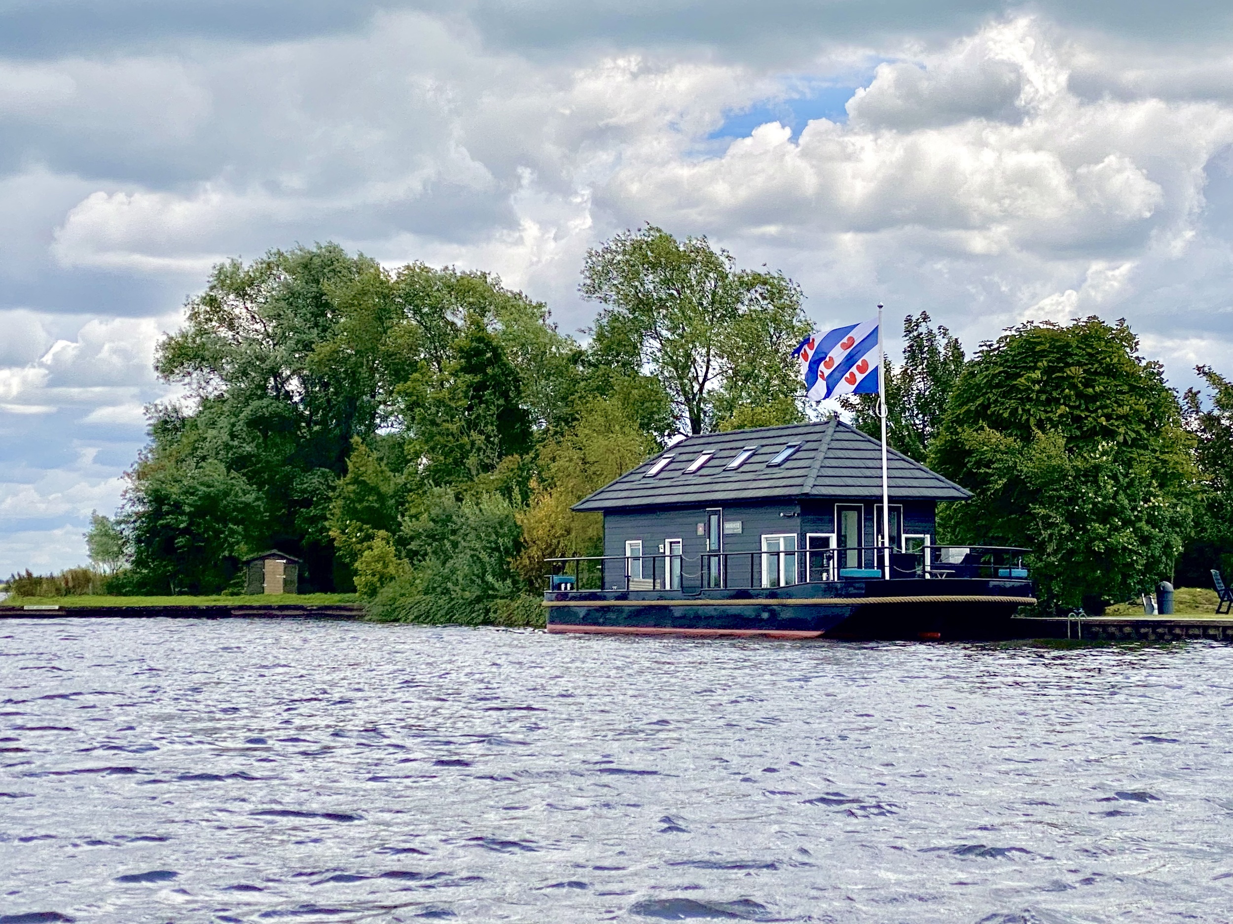 Prins HomeShip 1350 | VaarHuis | Houseboat | Flark | Ligplaats Overneembaar