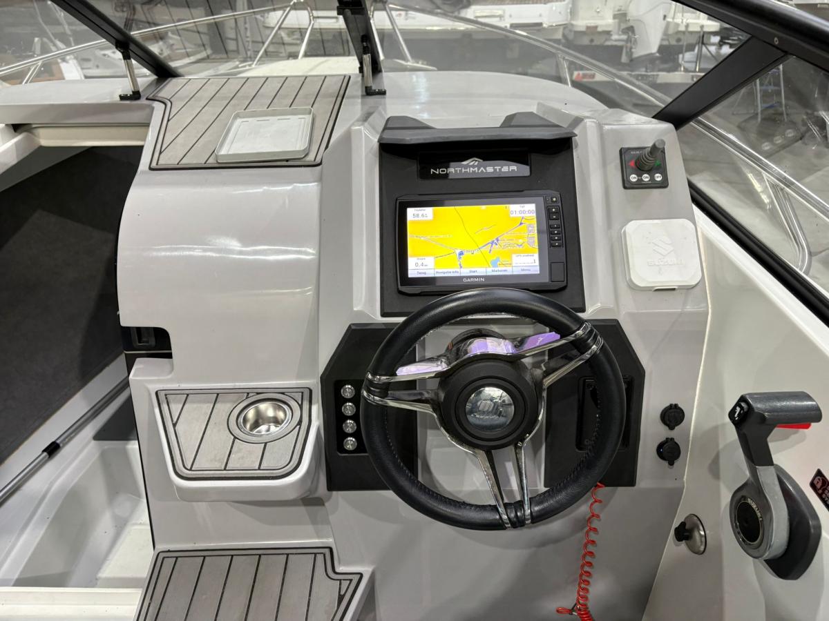 NORTHMASTER 685 Cruiser Cabin